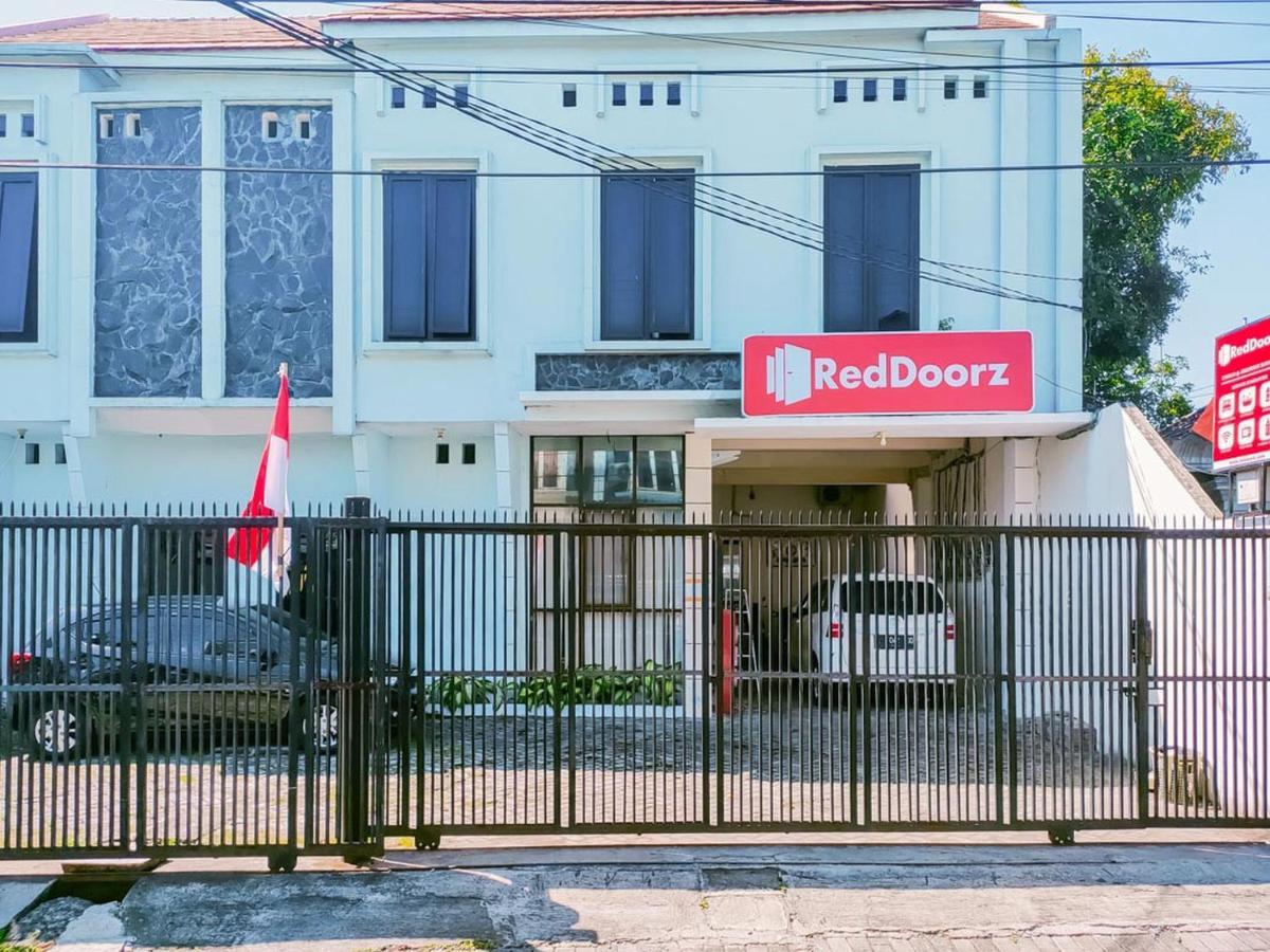 Reddoorz Syariah At Jemursari Surabaya Exterior foto