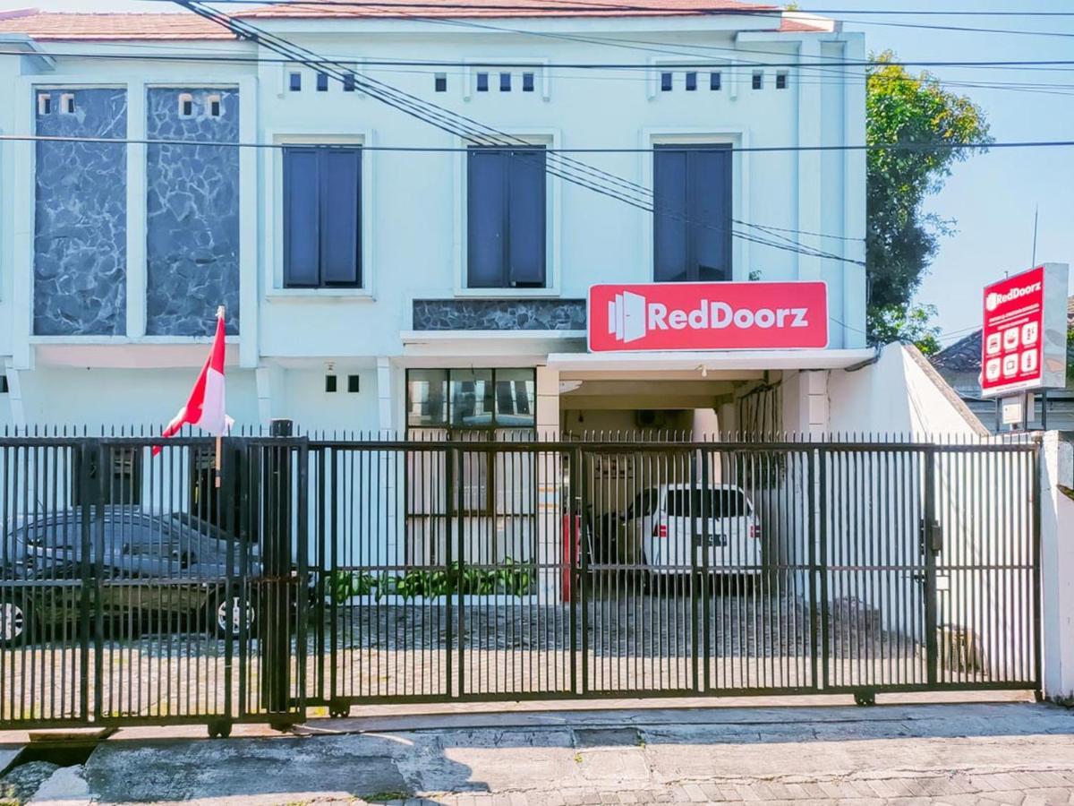 Reddoorz Syariah At Jemursari Surabaya Exterior foto